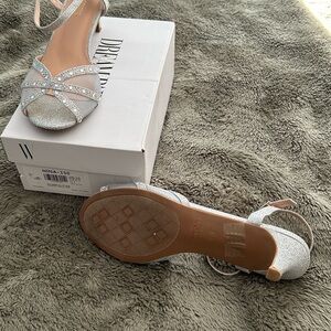 Dream Pairs Glittering Silver Heels